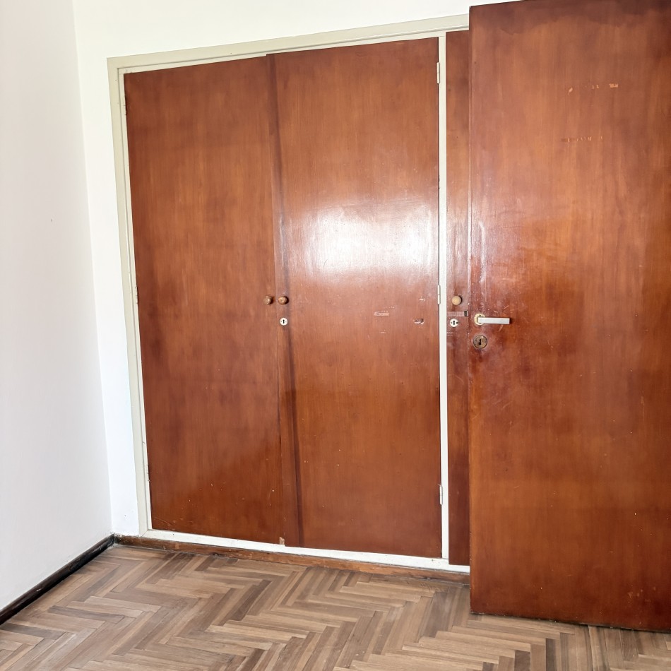 Venta de casa 3 ambientes con garage y parque en el Gaucho