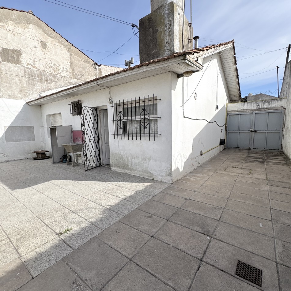 Venta de casa 3 ambientes con garage y parque en el Gaucho