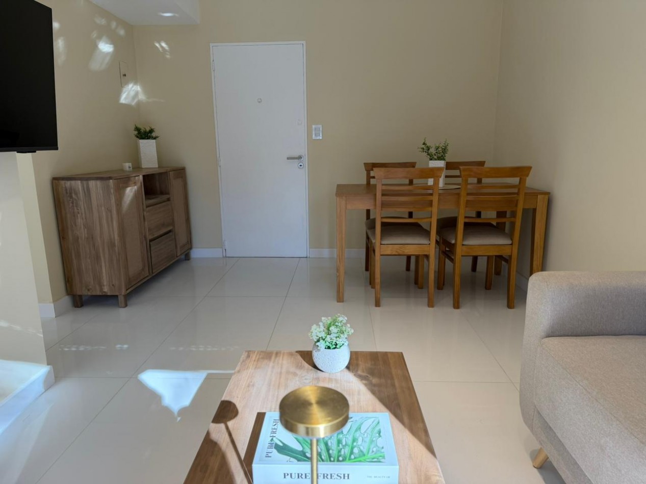Venta departamento 2 ambientes con balcon a la calle en el centro