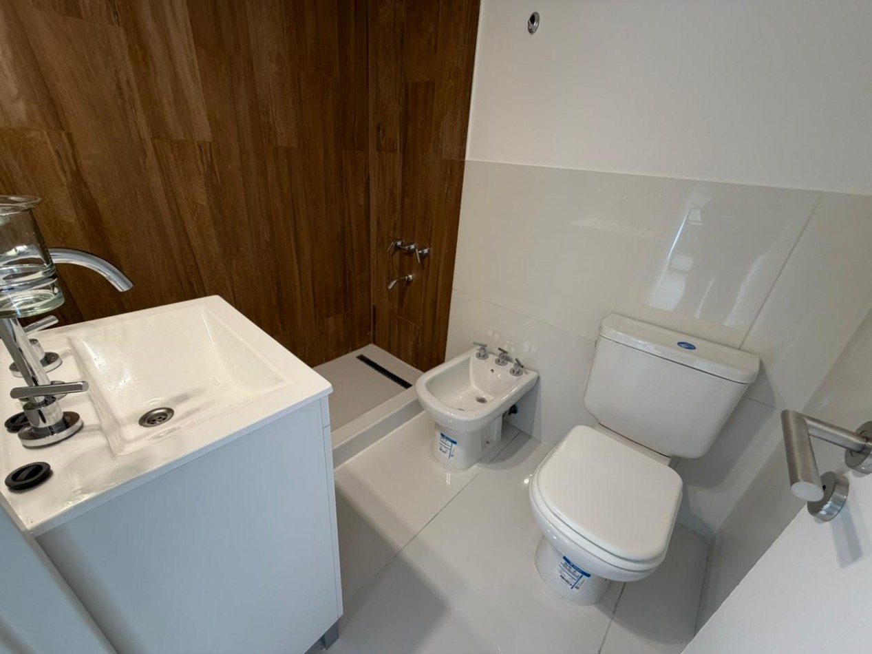 Venta departamento 2 ambientes con balcon a la calle en el centro