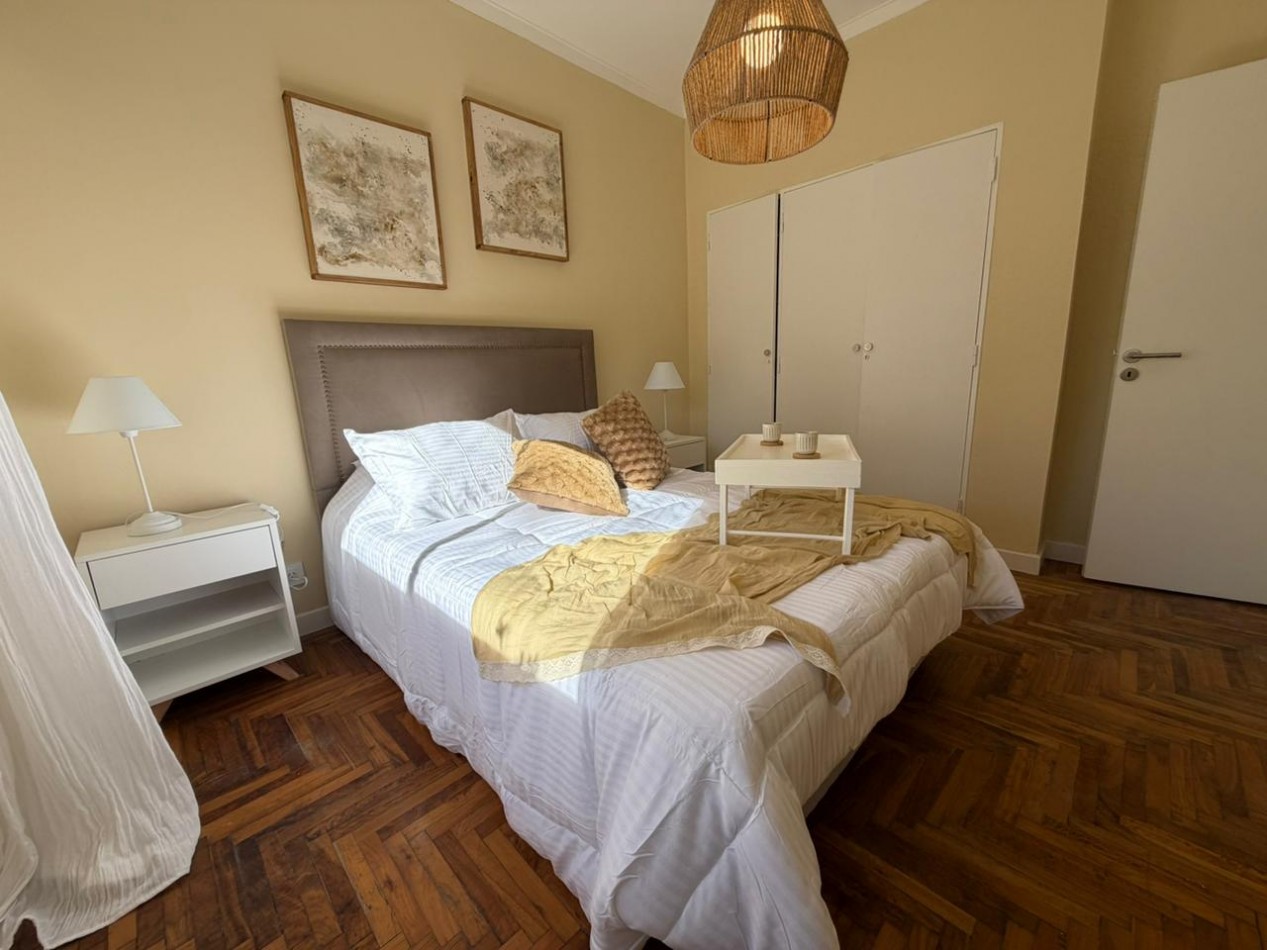 Venta departamento 2 ambientes con balcon a la calle en el centro
