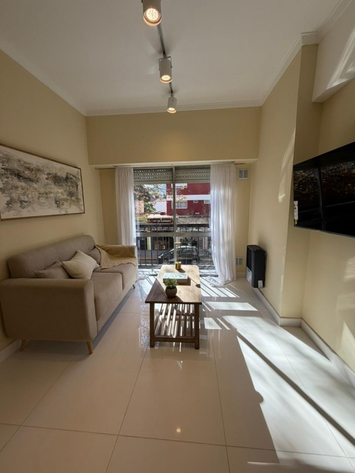 Venta departamento 2 ambientes con balcon a la calle en el centro