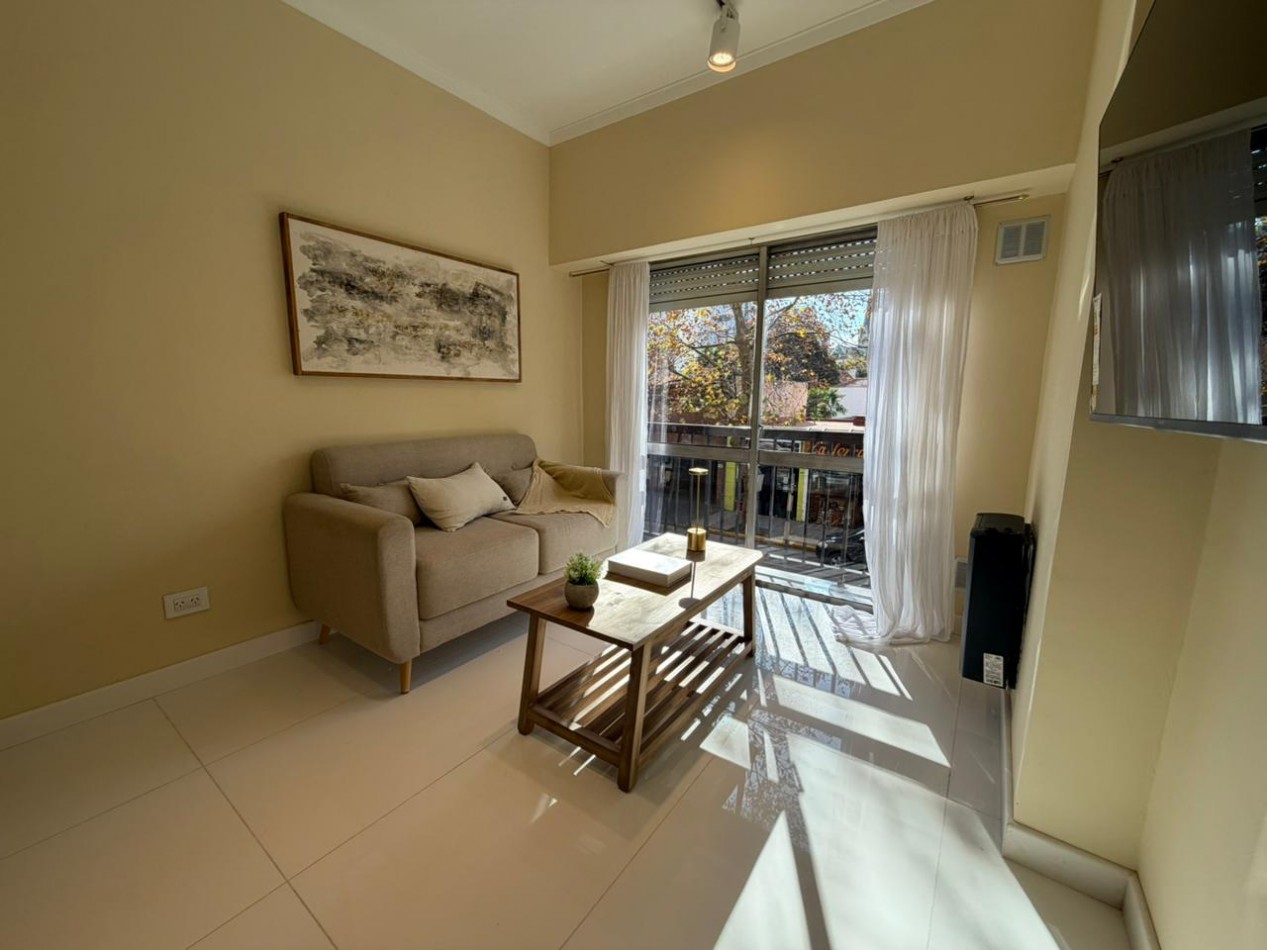 Venta departamento 2 ambientes con balcon a la calle en el centro