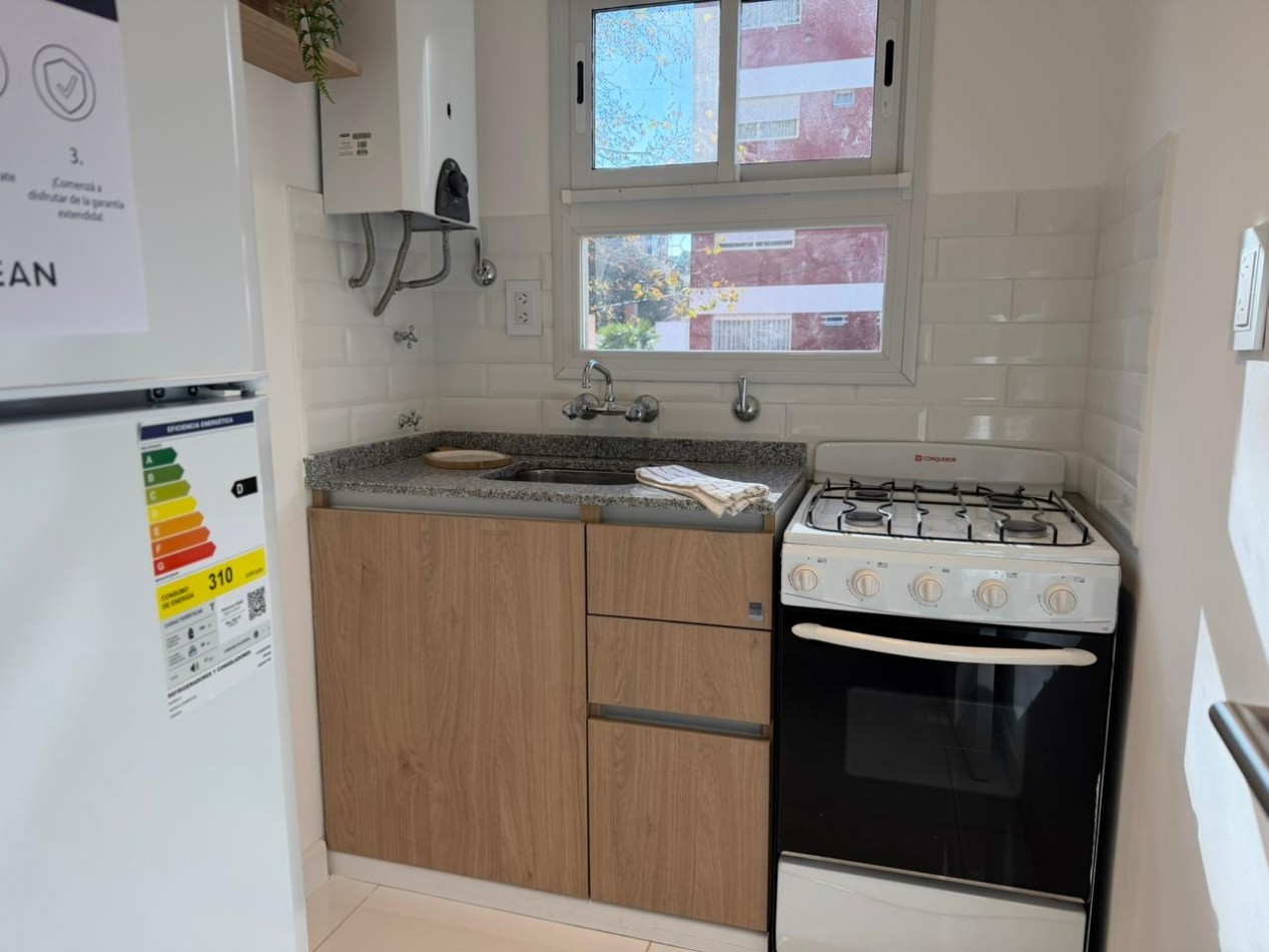 Venta departamento 2 ambientes con balcon a la calle en el centro