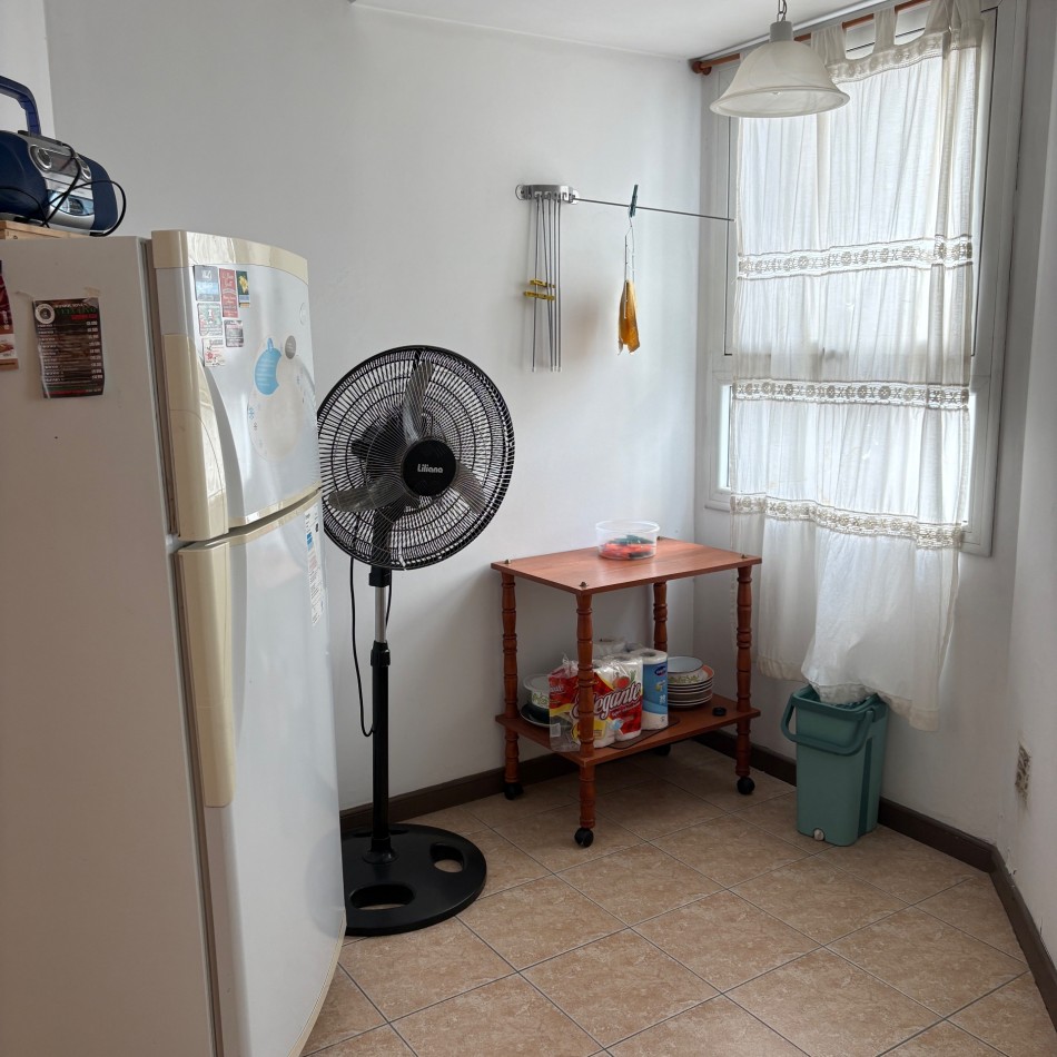 Venta departamento 2 ambientes con balcon al frente en Chauvin 