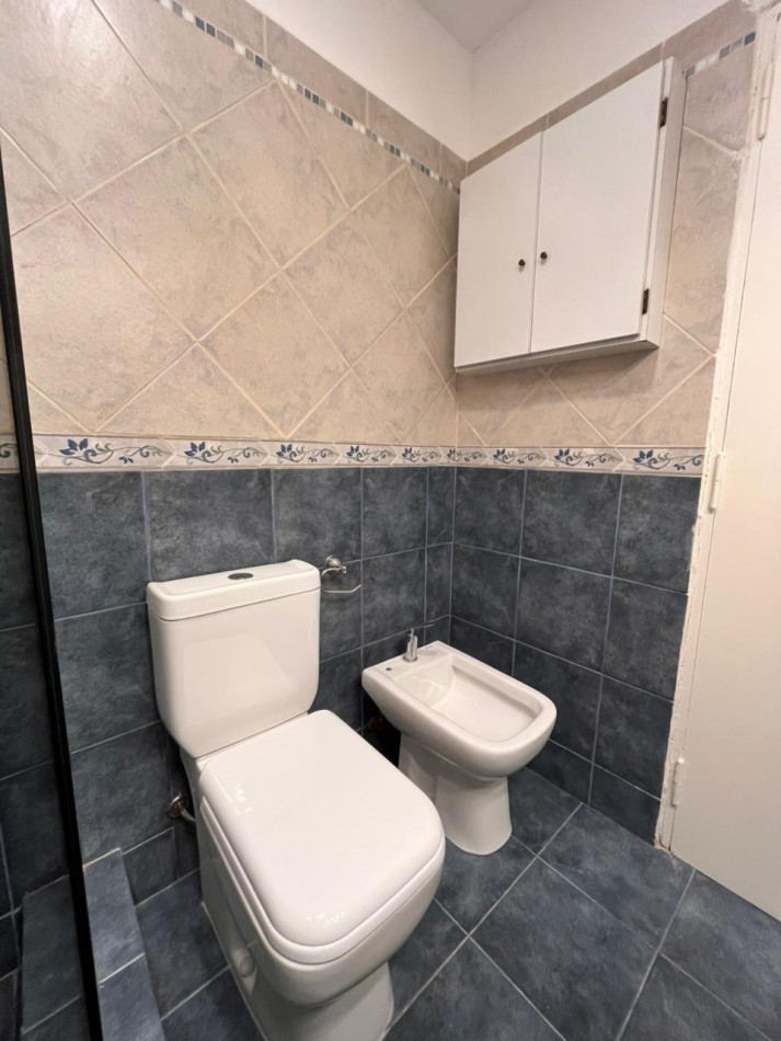 Venta departamento 3 ambientes con balcon saliente con vista al mar en el Centro