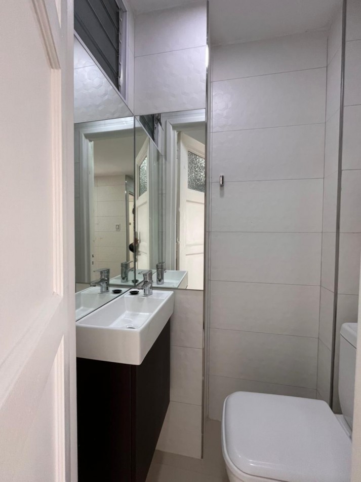 Venta departamento 3 ambientes con balcon saliente con vista al mar en el Centro