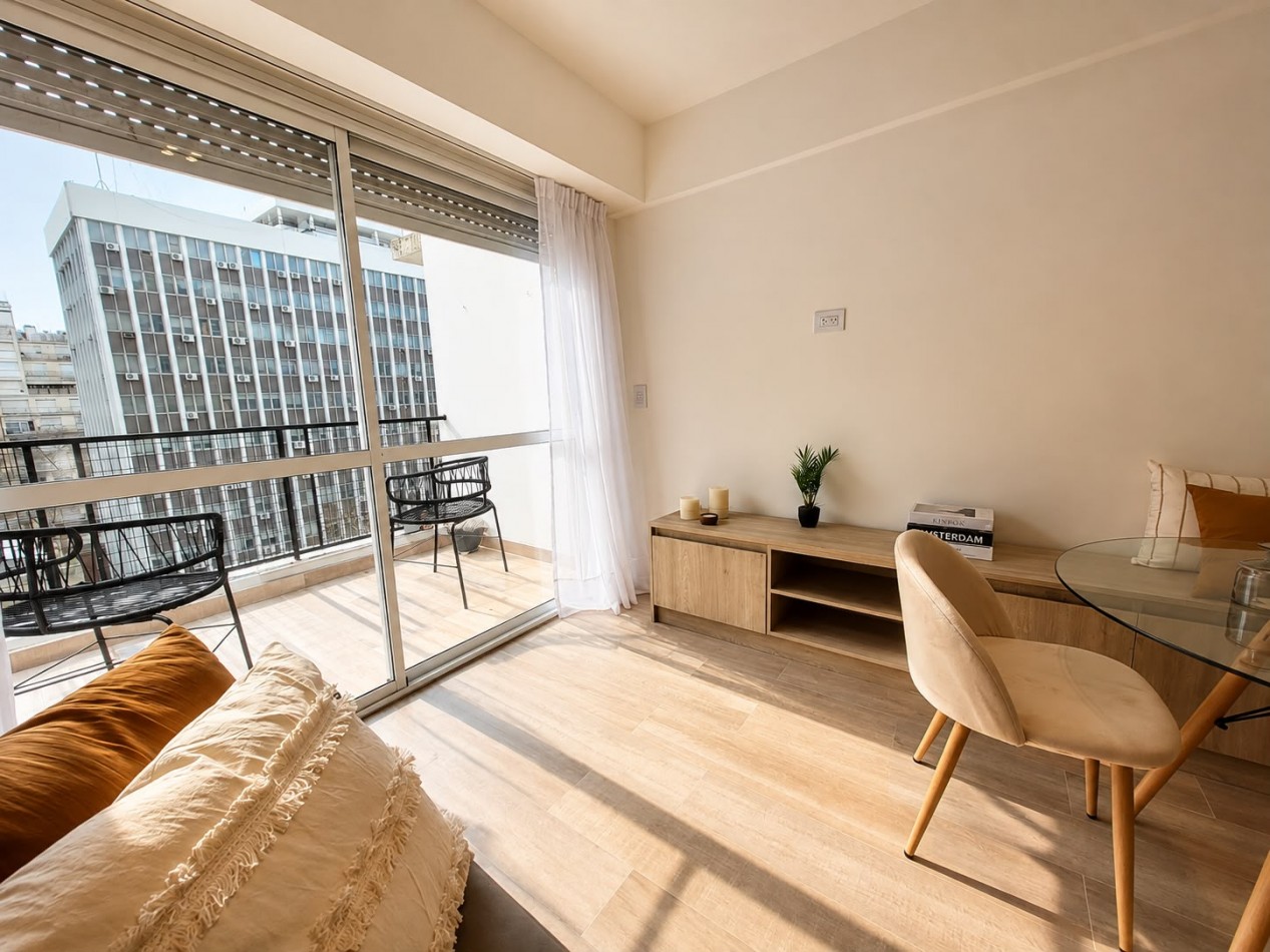 Venta departamento 2 ambientes con balcon a la calle en zona Plaza Colon 