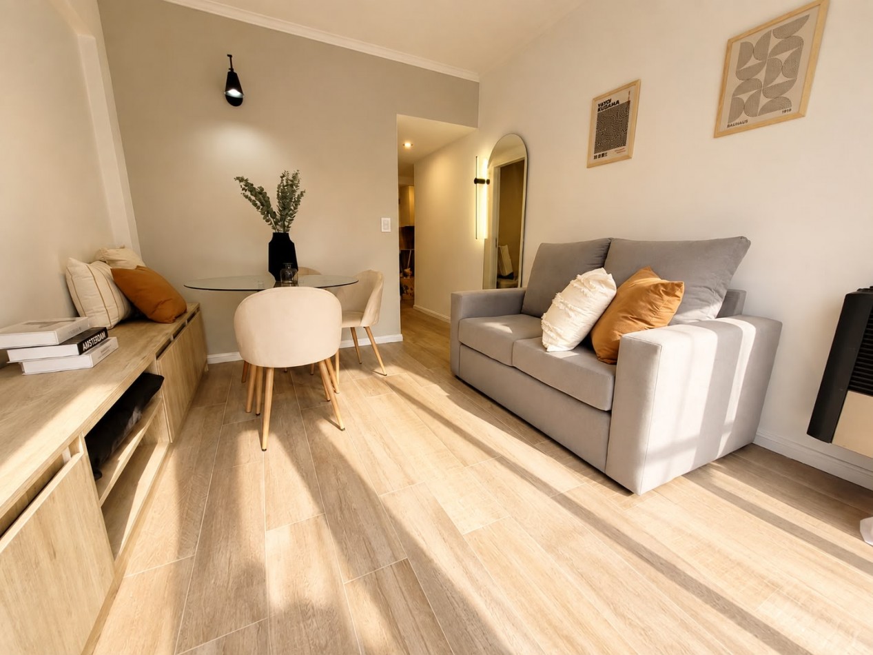 Venta departamento 2 ambientes con balcon a la calle en zona Plaza Colon 