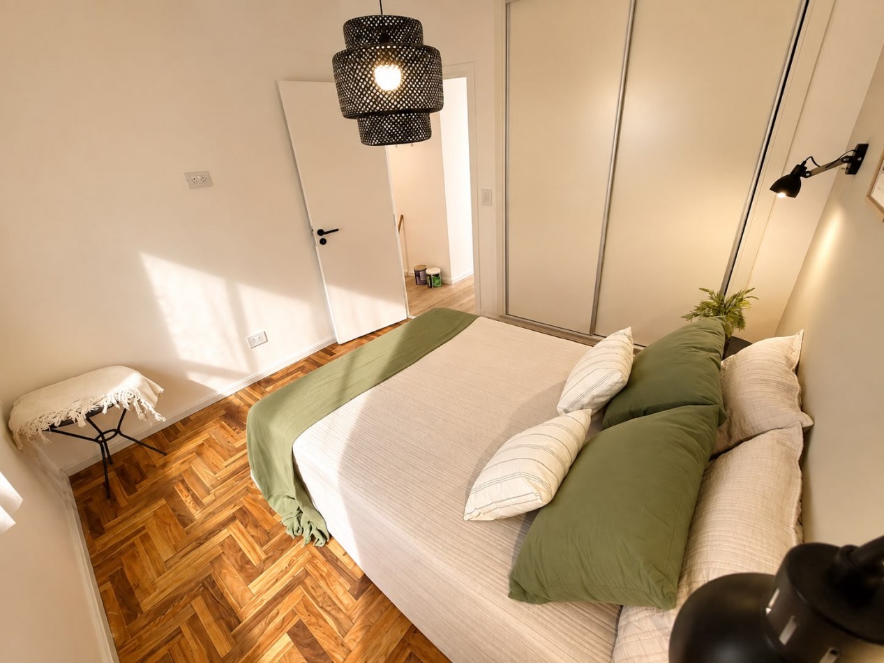 Venta departamento 2 ambientes con balcon a la calle en zona Plaza Colon 