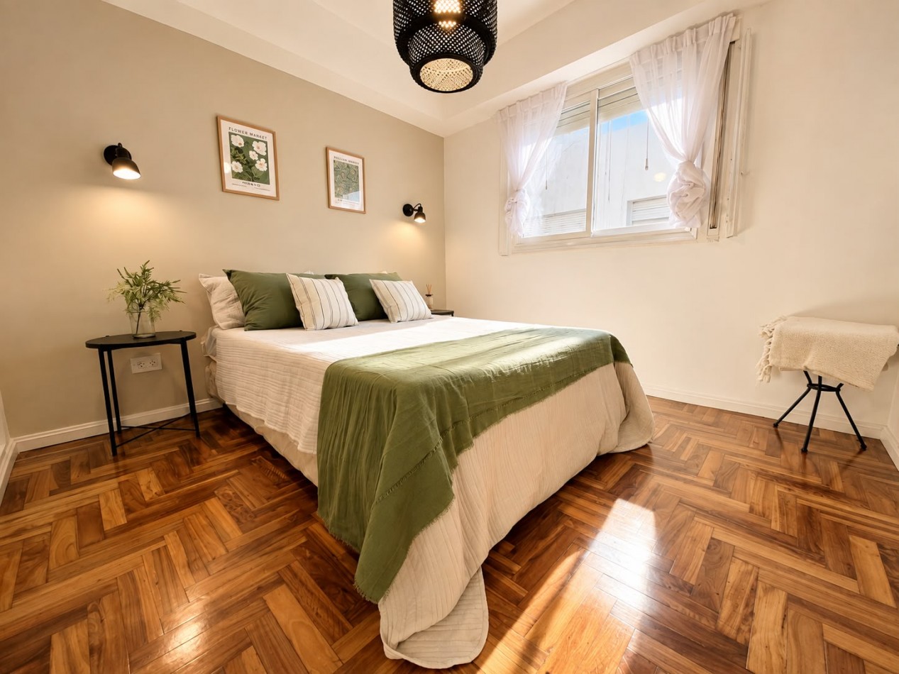 Venta departamento 2 ambientes con balcon a la calle en zona Plaza Colon 