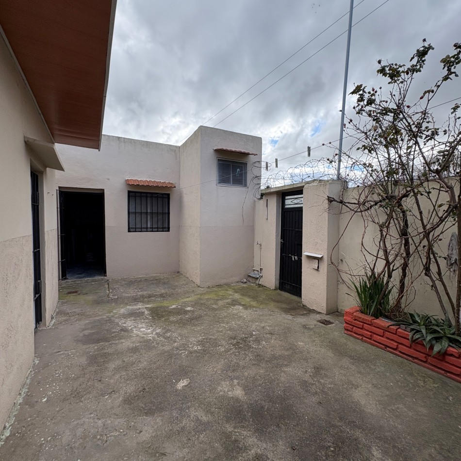 Venta de casa en ph 2 ambientes en barrio Malvinas Argentinas