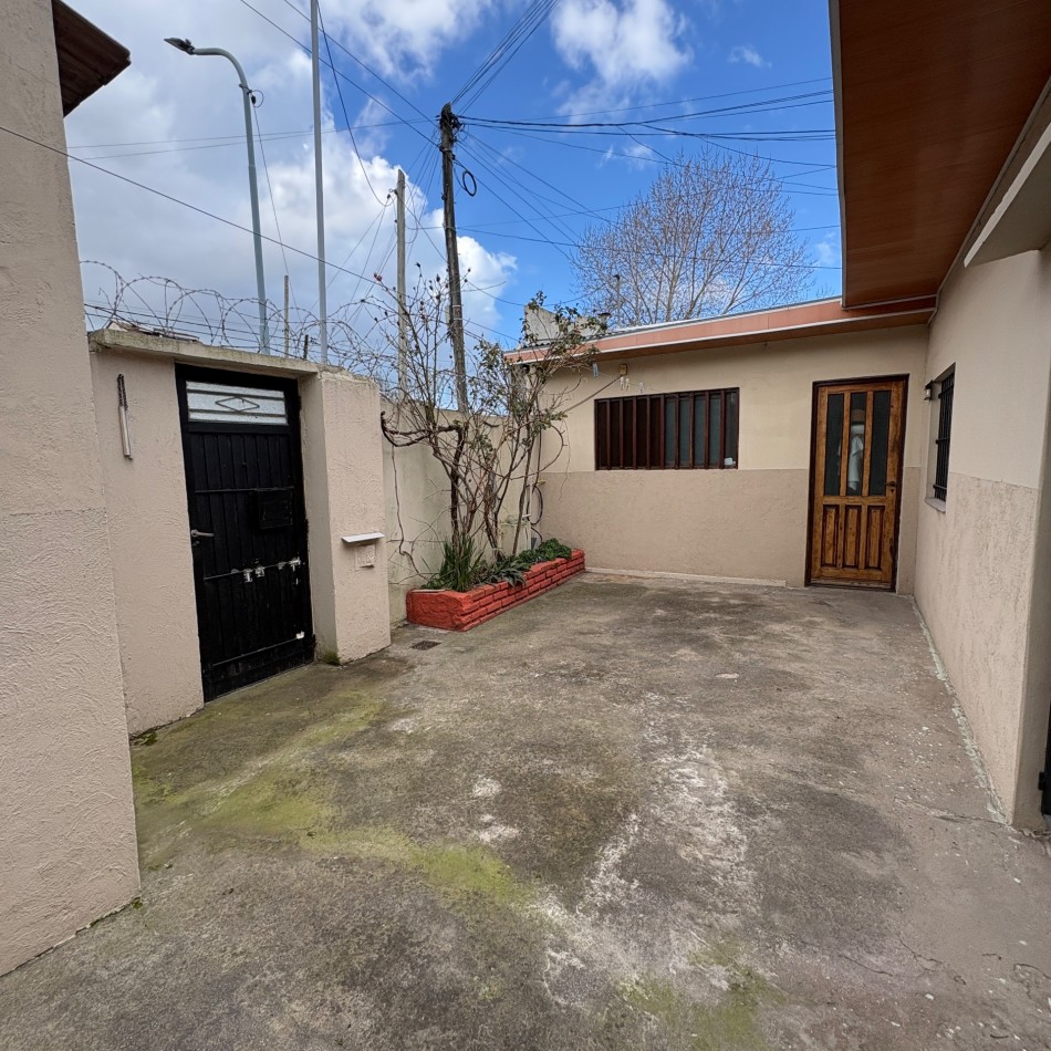 Venta de casa en ph 2 ambientes en barrio Malvinas Argentinas