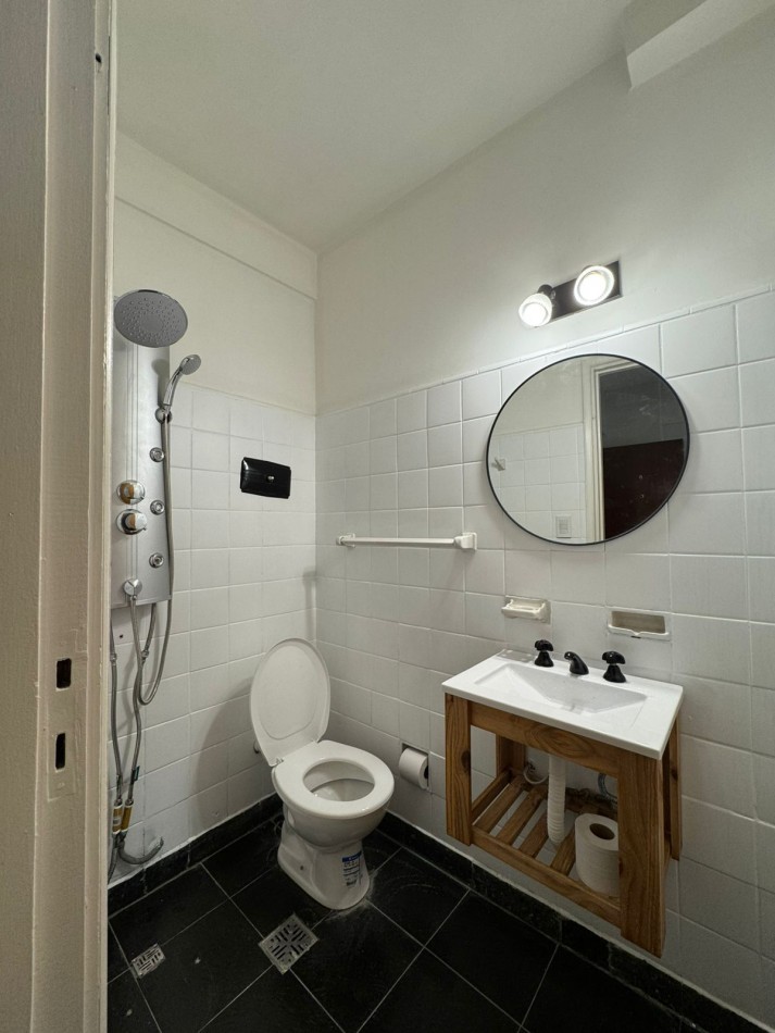 Venta departamento 1 ambiente a la calle en zona Plaza Colon 
