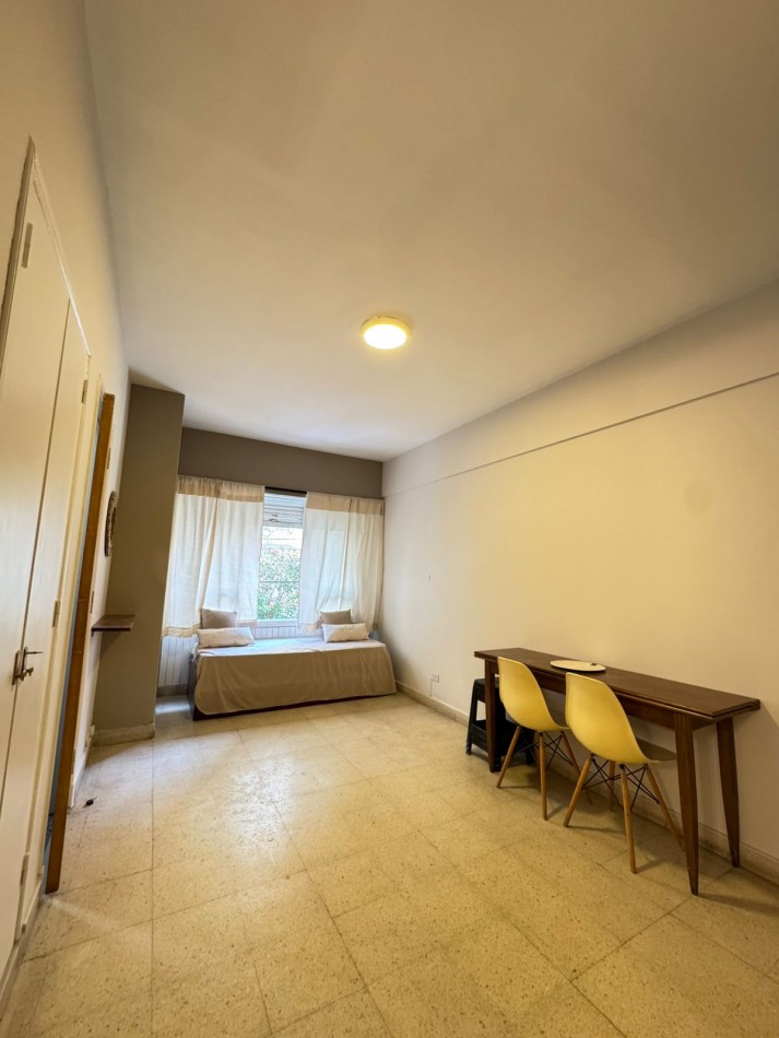 Venta departamento 1 ambiente a la calle en zona Plaza Colon 