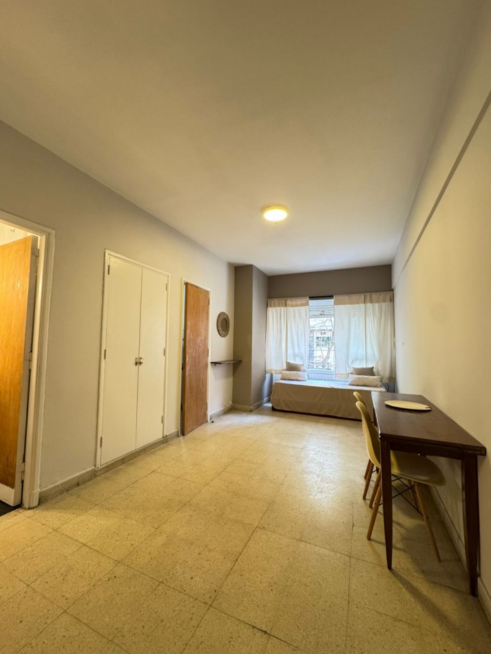 Venta departamento 1 ambiente a la calle en zona Plaza Colon 