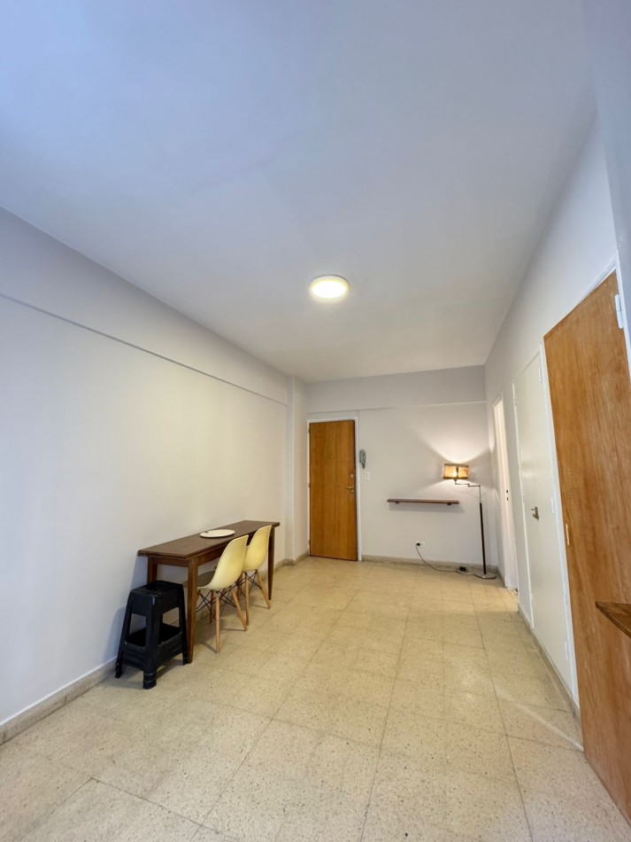 Venta departamento 1 ambiente a la calle en zona Plaza Colon 