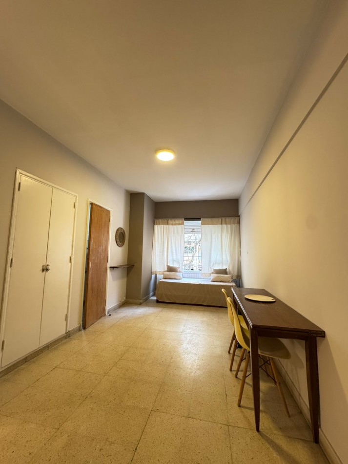 Venta departamento 1 ambiente a la calle en zona Plaza Colon 