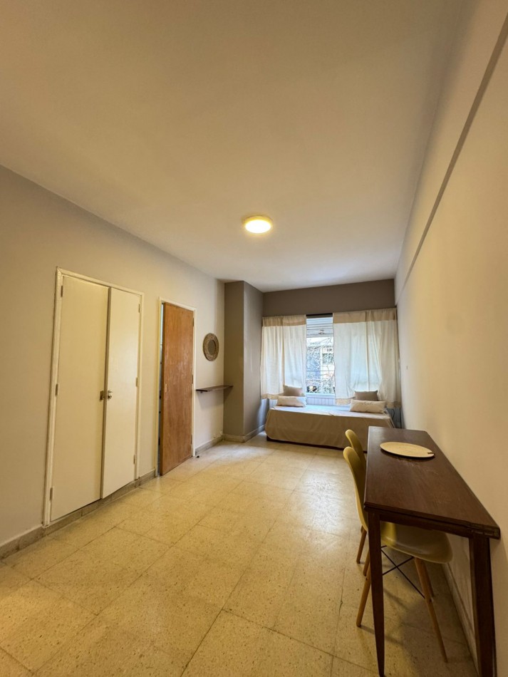 Venta departamento 1 ambiente a la calle en zona Plaza Colon 