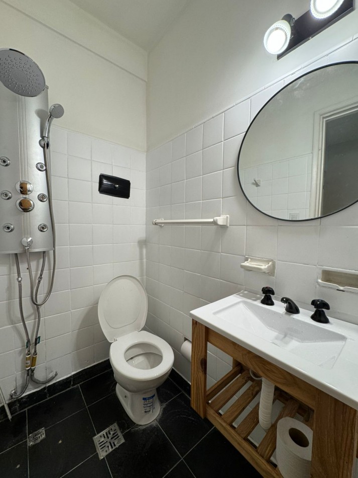 Venta departamento 1 ambiente a la calle en zona Plaza Colon 