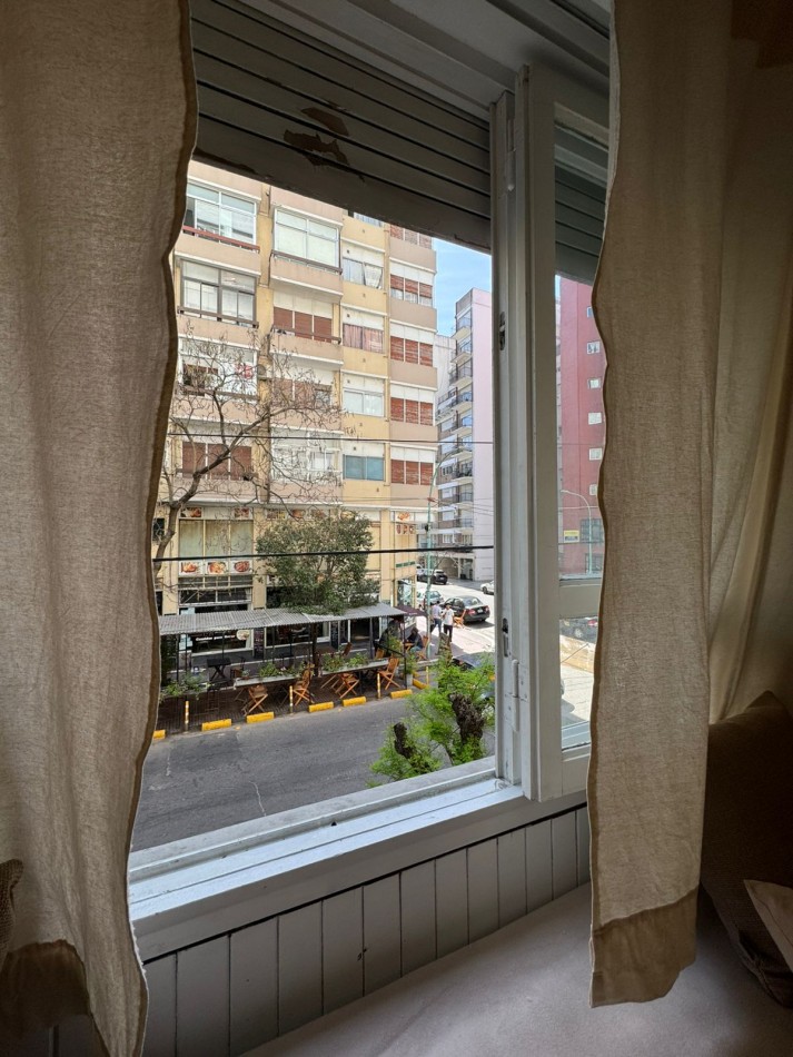 Venta departamento 1 ambiente a la calle en zona Plaza Colon 