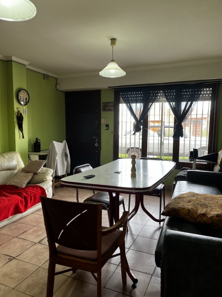 Venta casa 3 ambientes con garage y parque