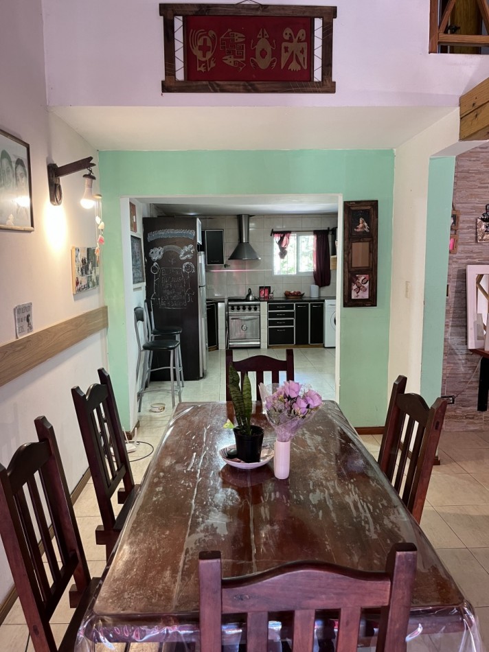 Venta de casa 4 ambientes con pileta en barrio Malvinas Argentinas