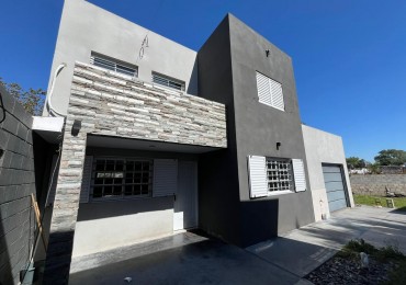 Venta de Casa 4 ambientes con galpon y parque 