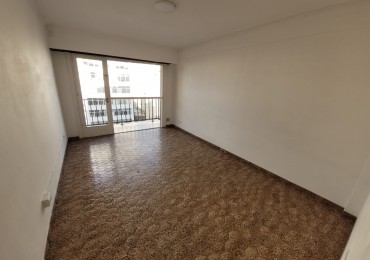 Venta departamento 2 ambientes con balcon a la calle 