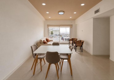 Venta departamento 3 ambientes con balcon saliente con vista al mar en el Centro