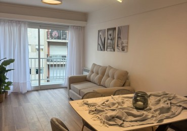 Venta departamento 3 ambientes con balcon saliente en el centro