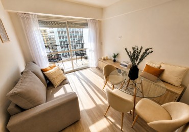 Venta departamento 2 ambientes con balcon a la calle en zona Plaza Colon 